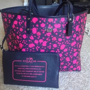 💥One Day Sale💥 Coach Reversible tote.